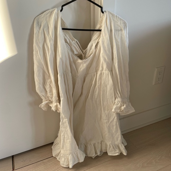 White puff sleeve, open back mini dress - Picture 4 of 5